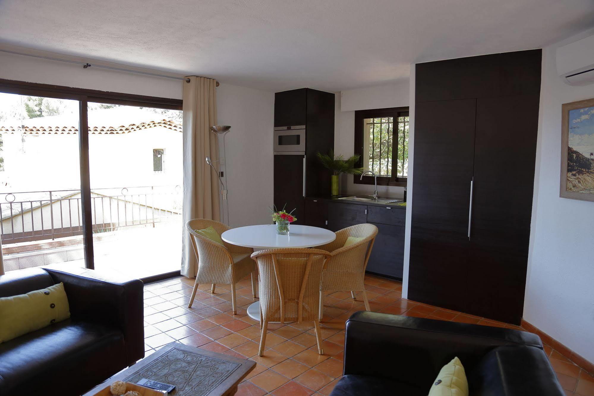 Hotel Les Jardins De Cassis - Parking Gratuit & Piscine Chauffee Exterior foto
